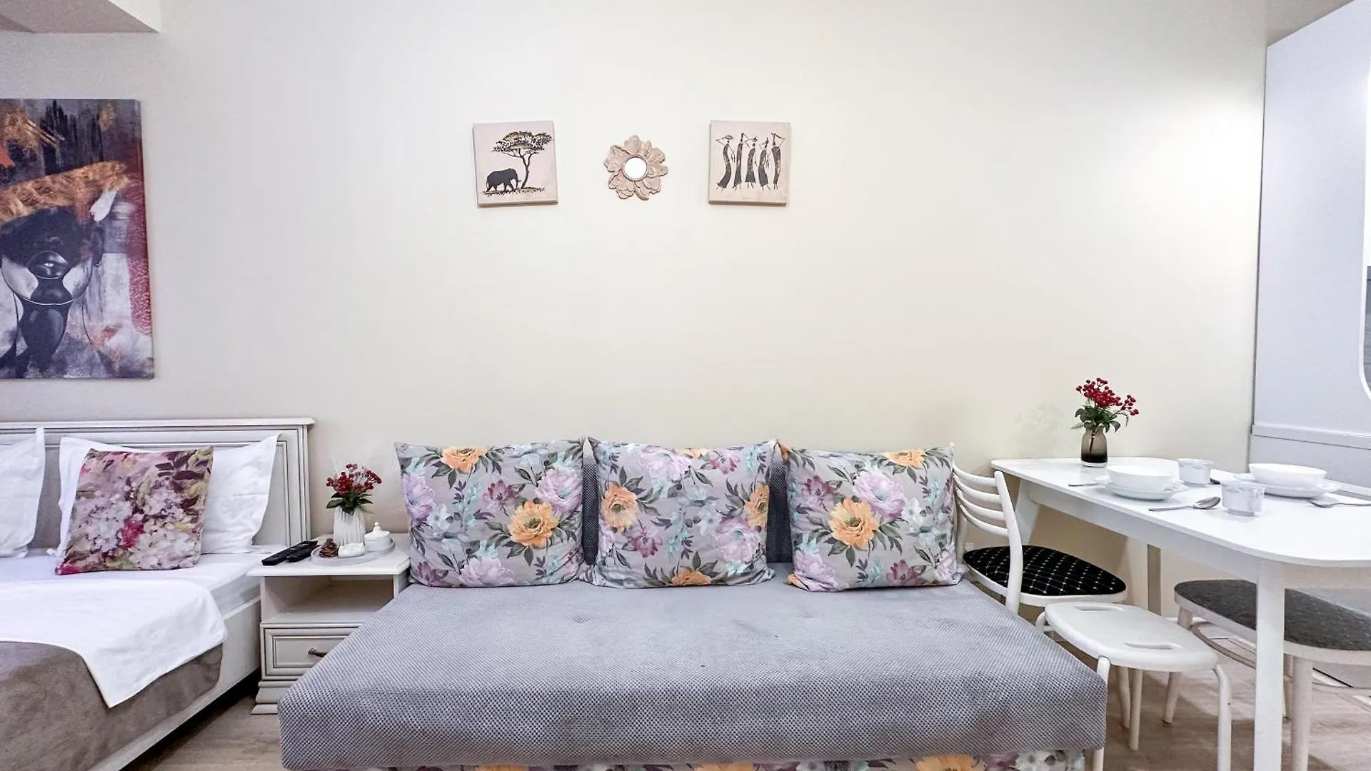 Комфортная Студия В Сердце Города Almaty Apartment
